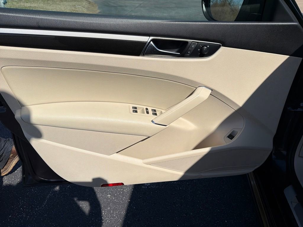 2019 Volkswagen Passat 2.0T SE R-Line