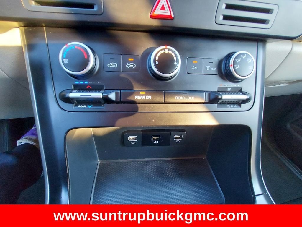 2024 Kia Carnival LX