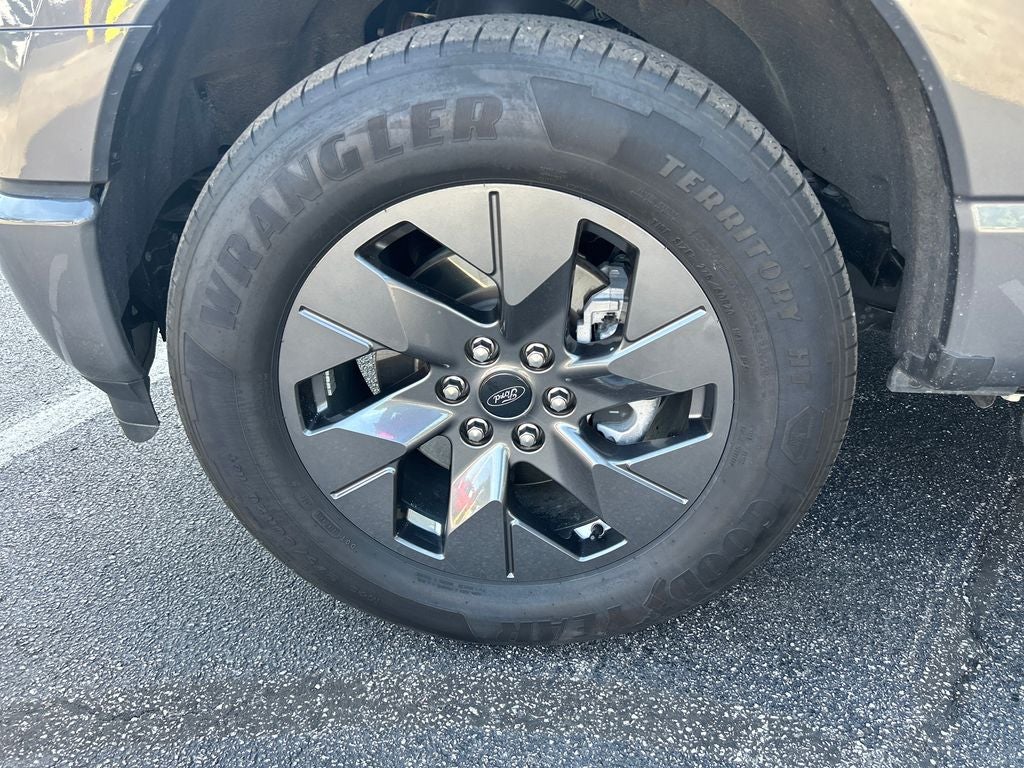 2025 Ford F-150 Lightning Flash