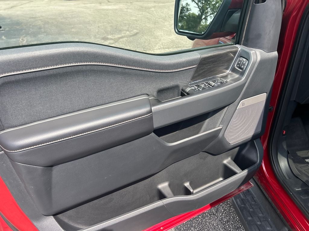 2025 Ford F-150 Lightning Lariat