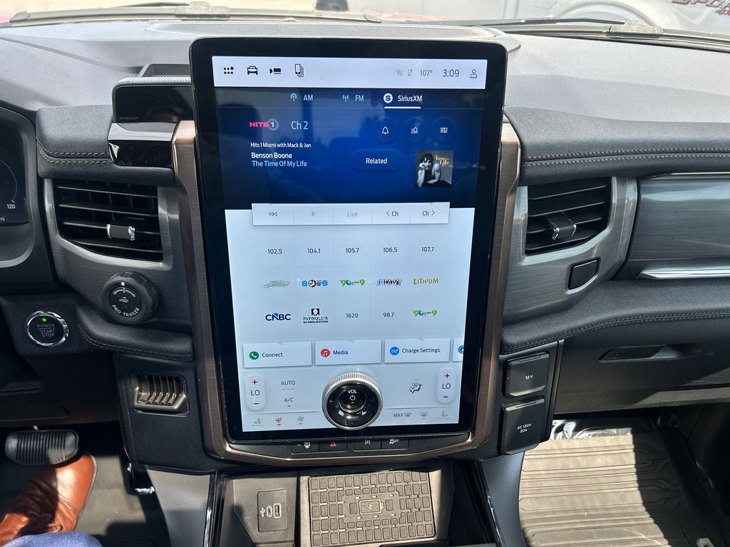 2025 Ford F-150 Lightning Lariat