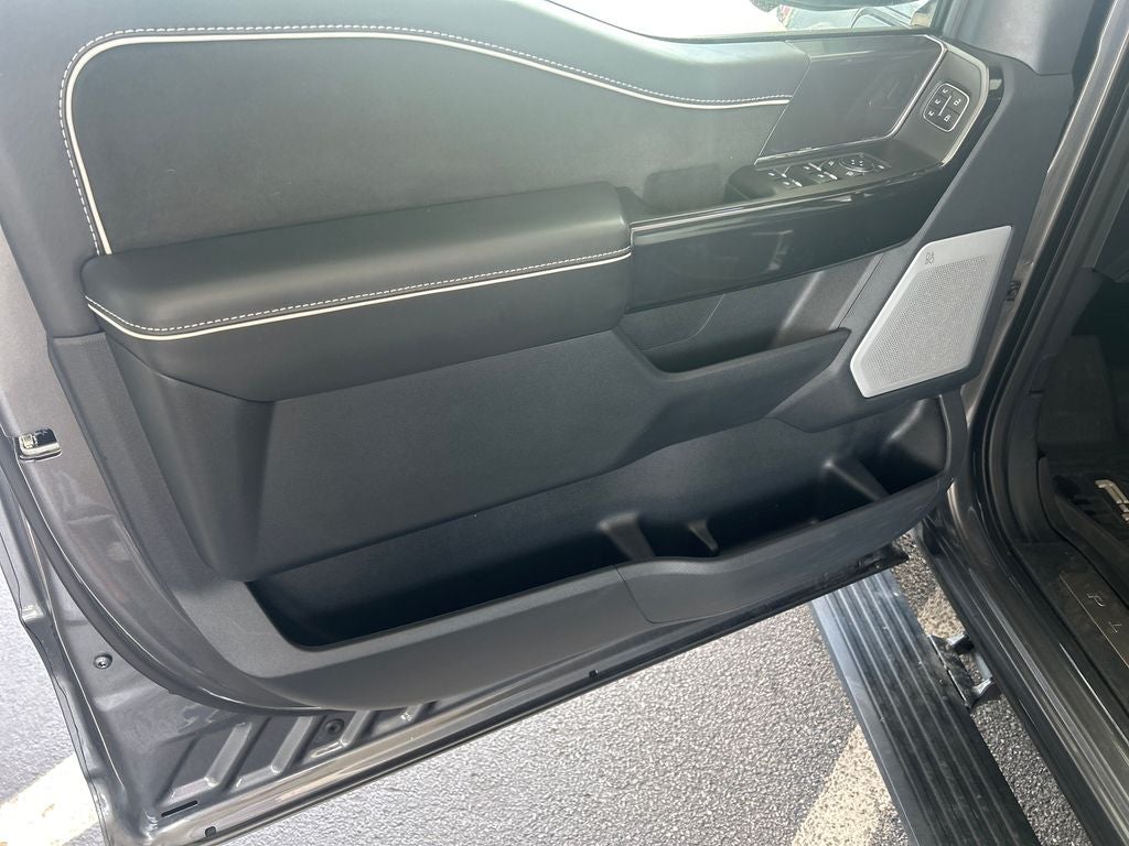 2025 Ford F-150 Lightning Platinum