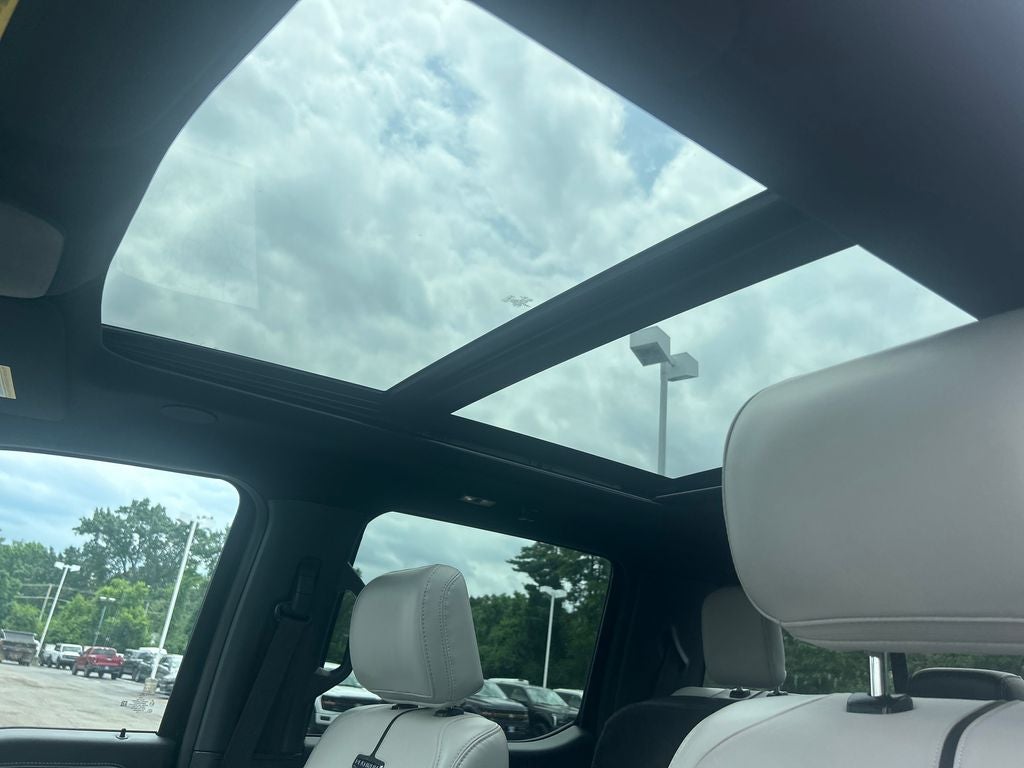 2025 Ford F-150 Lightning Platinum