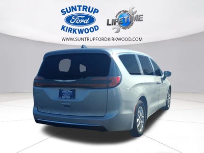 2024 Chrysler Pacifica Touring L