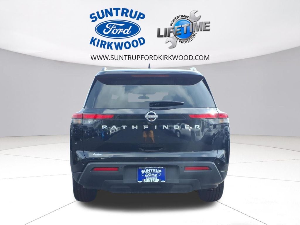 2025 Nissan Pathfinder SV