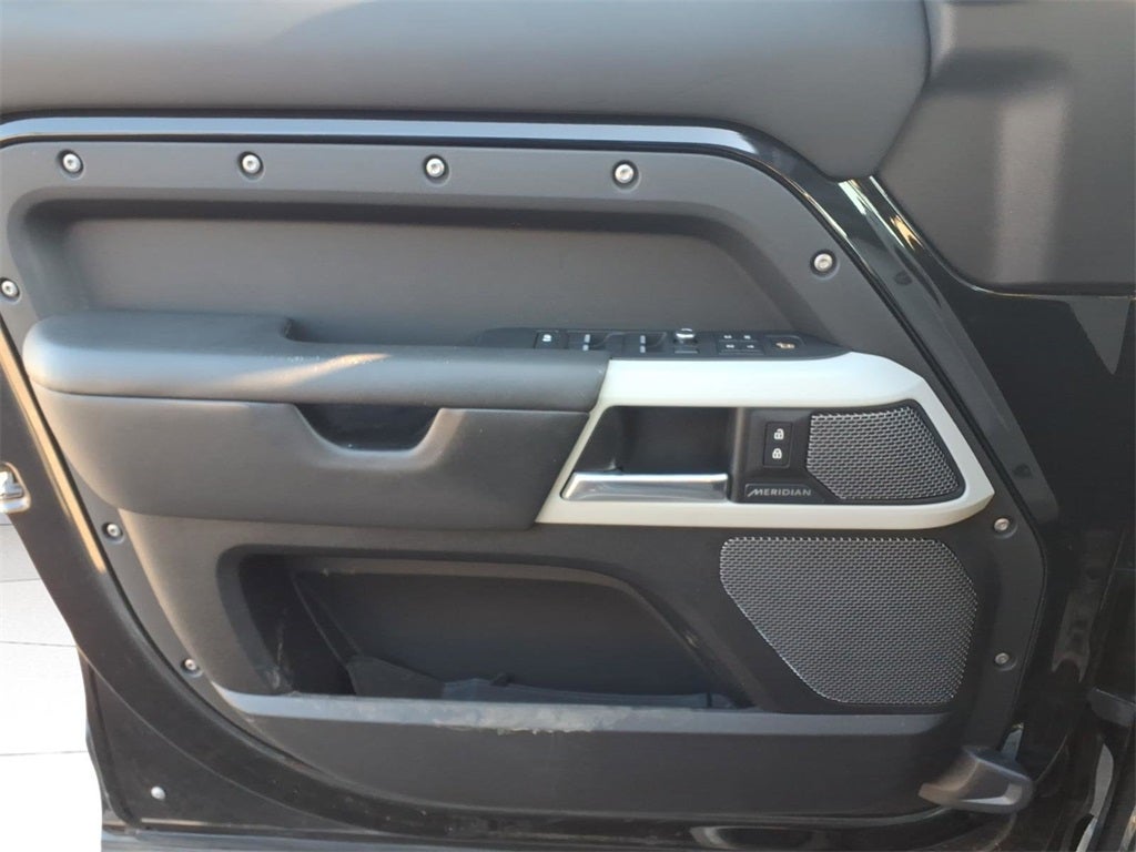 2020 Land Rover Defender 110 SE