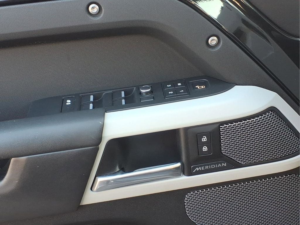 2020 Land Rover Defender 110 SE