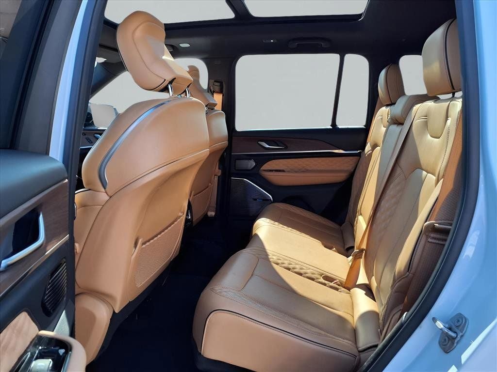 2022 Jeep Grand Cherokee Summit