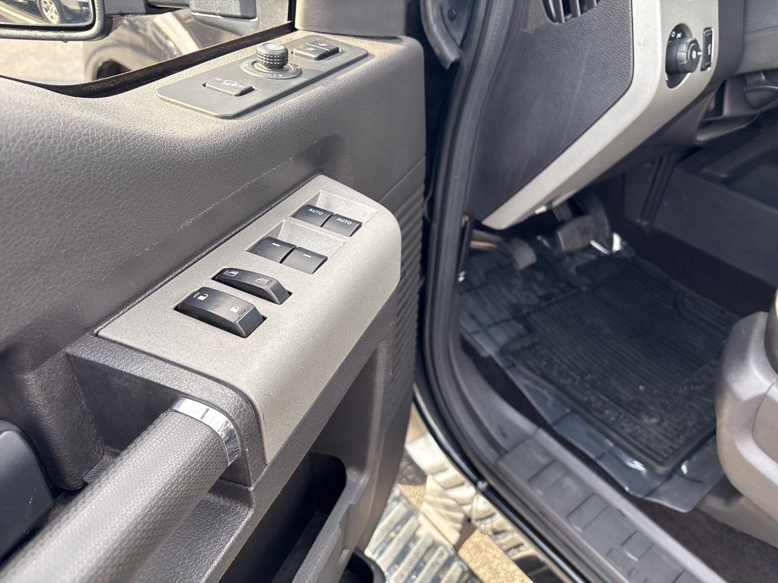 2013 Ford F-350SD Lariat DRW