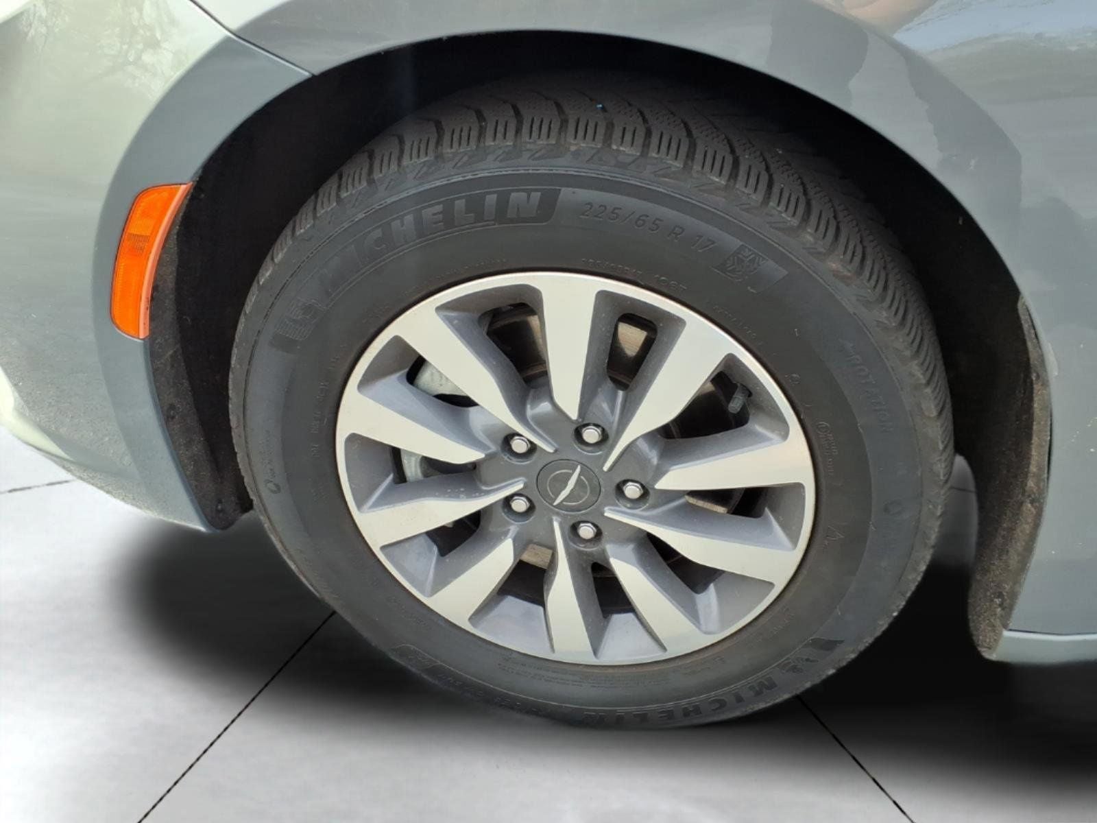 2023 Chrysler Pacifica Hybrid Touring L