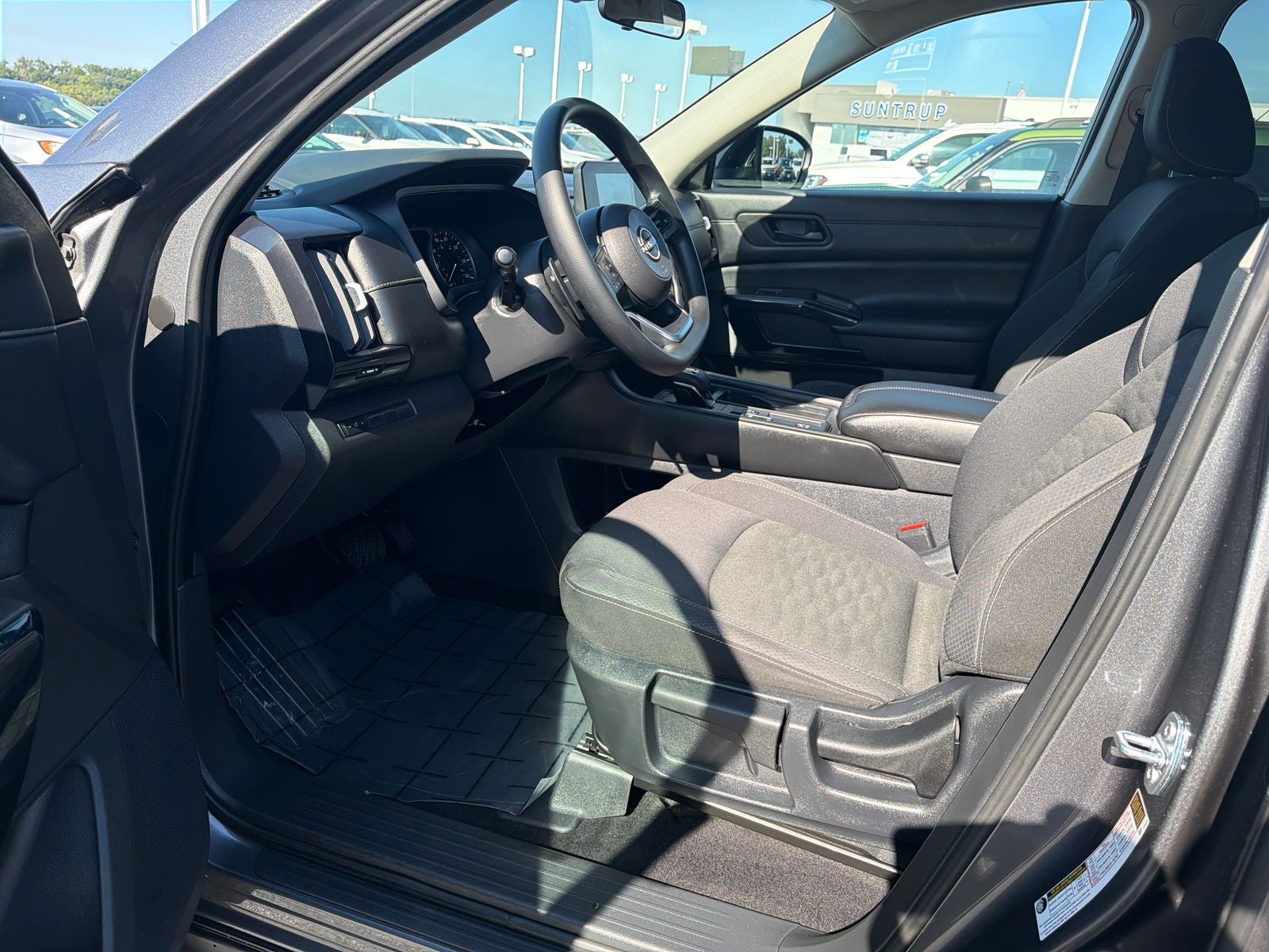 2025 Nissan Pathfinder S