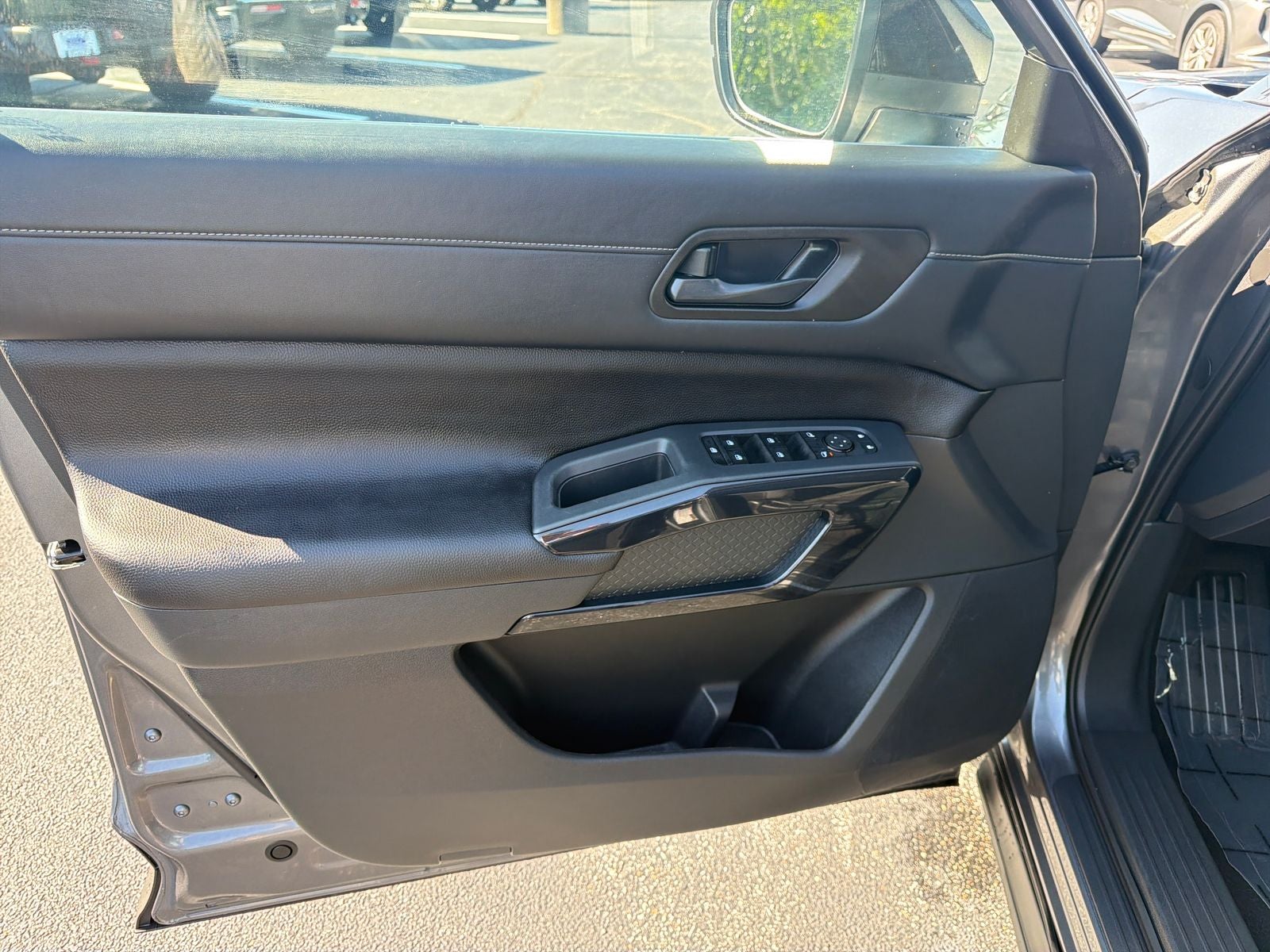 2025 Nissan Pathfinder S