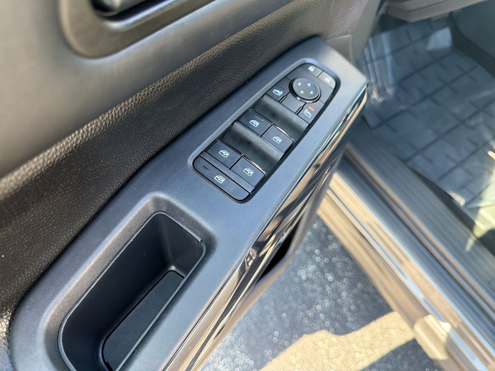 2025 Nissan Pathfinder S