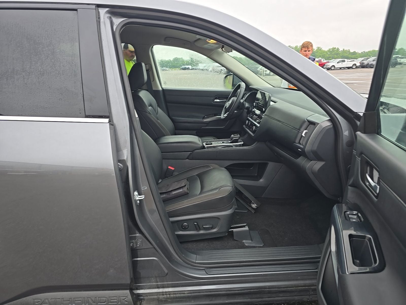 2025 Nissan Pathfinder SL