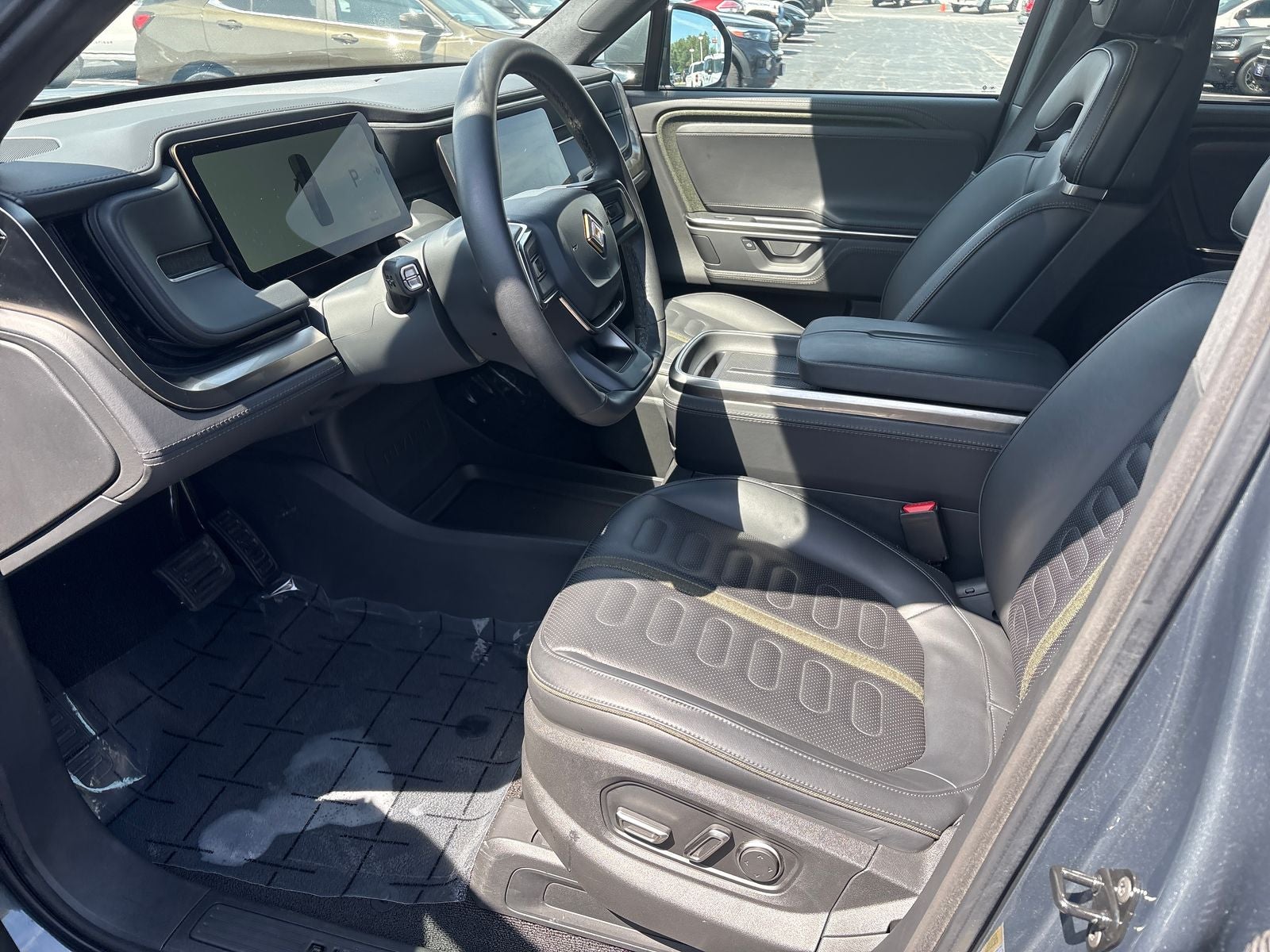 2025 Rivian R1S Adventure Dual Motor Standard Pack