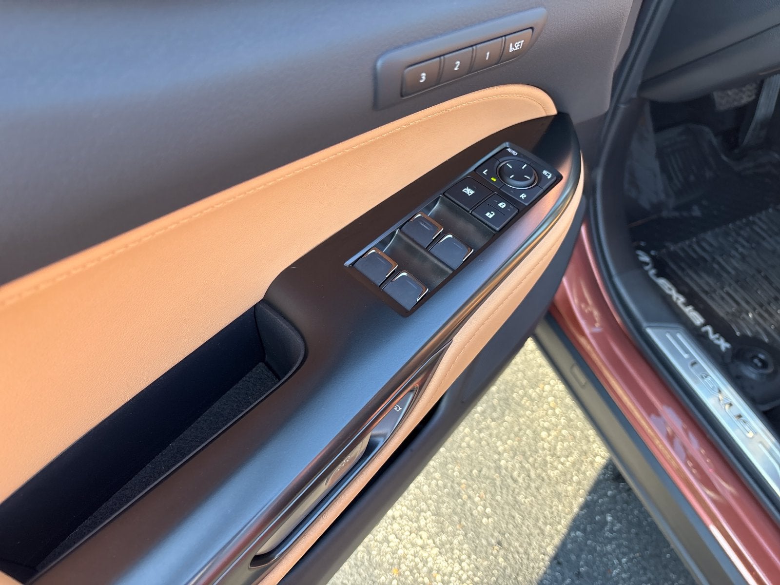 2025 Lexus NX 450h+ Luxury AWD