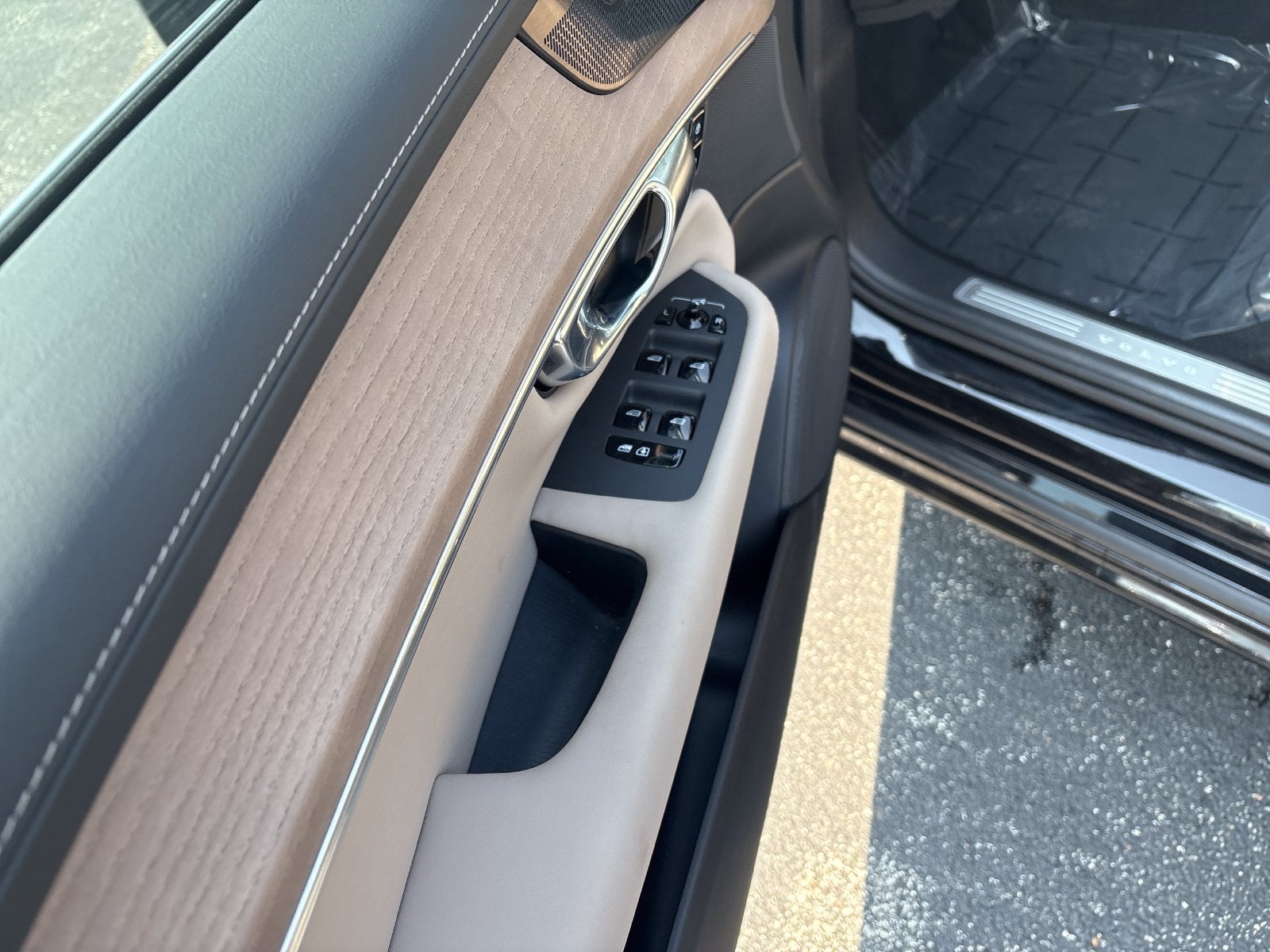 2026 Volvo XC90 B5 Plus