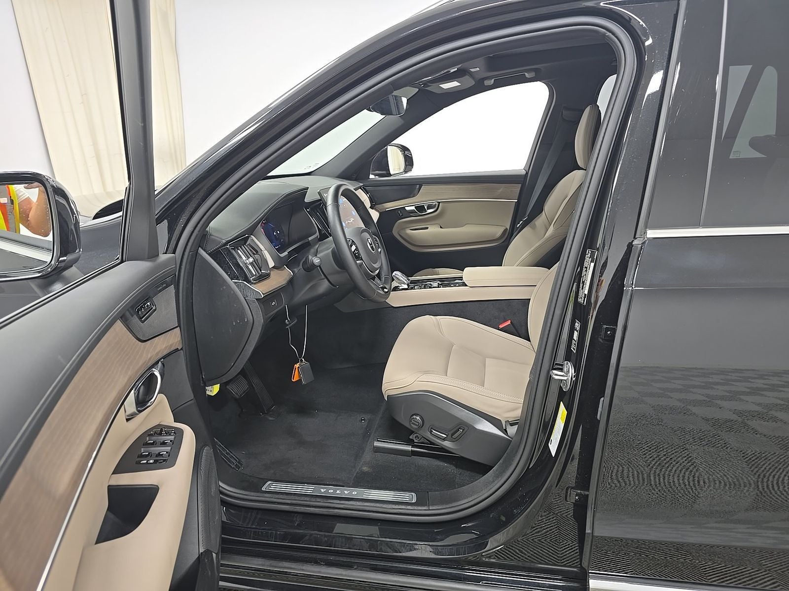 2026 Volvo XC90 B5 Plus